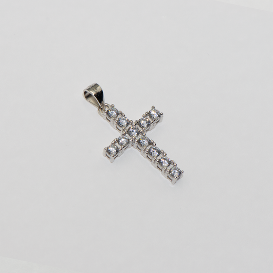 Kreuz Anhänger aus Silber 925 mit runden weißen Zirkonia-Steinen und rhodinierter Oberfläche für Damen und Herren im eleganten Design.