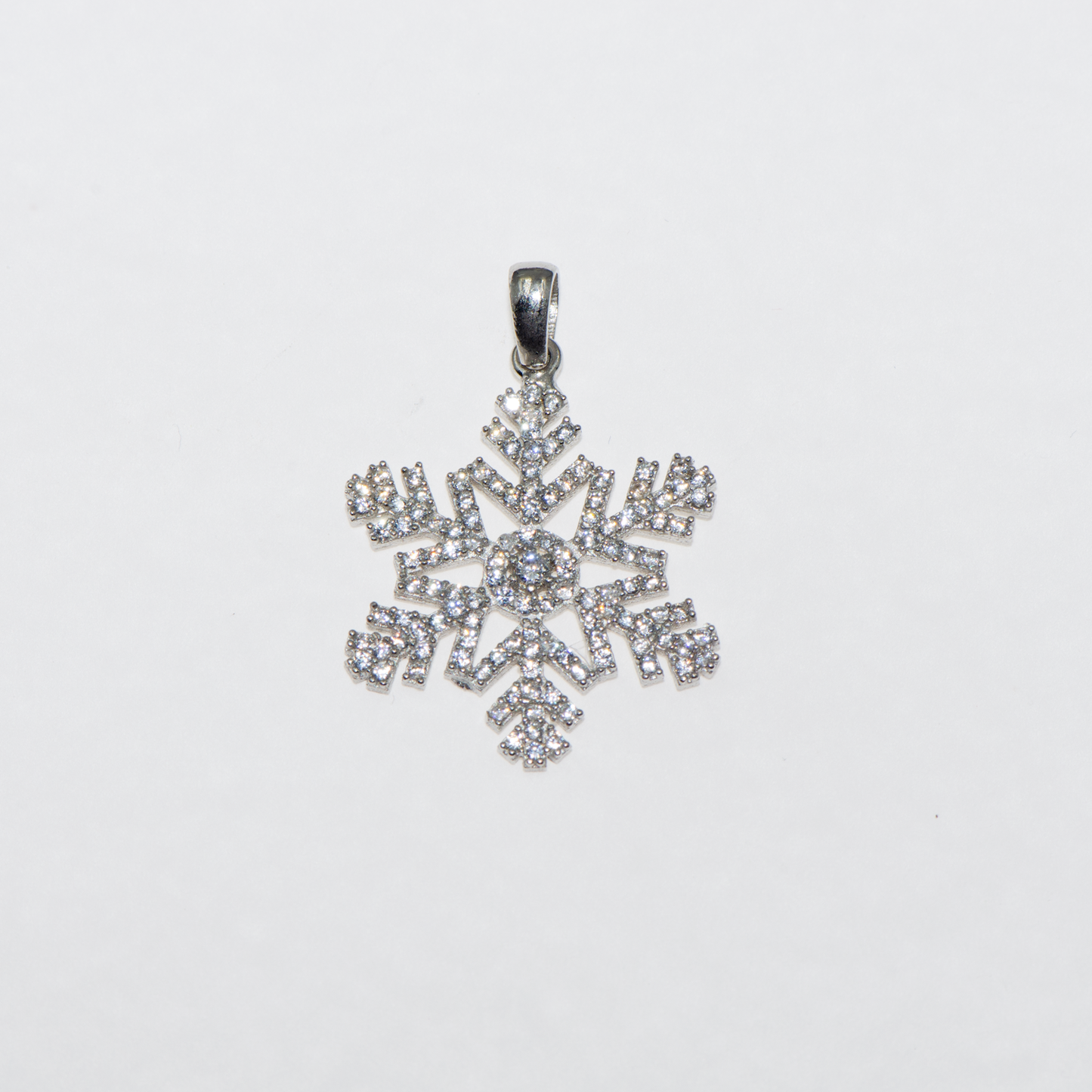 Schneeflöckli Silber Anhänger aus Silber 925 mit weissen Zirkonia und Rhodinierung von Everyday Schmuck