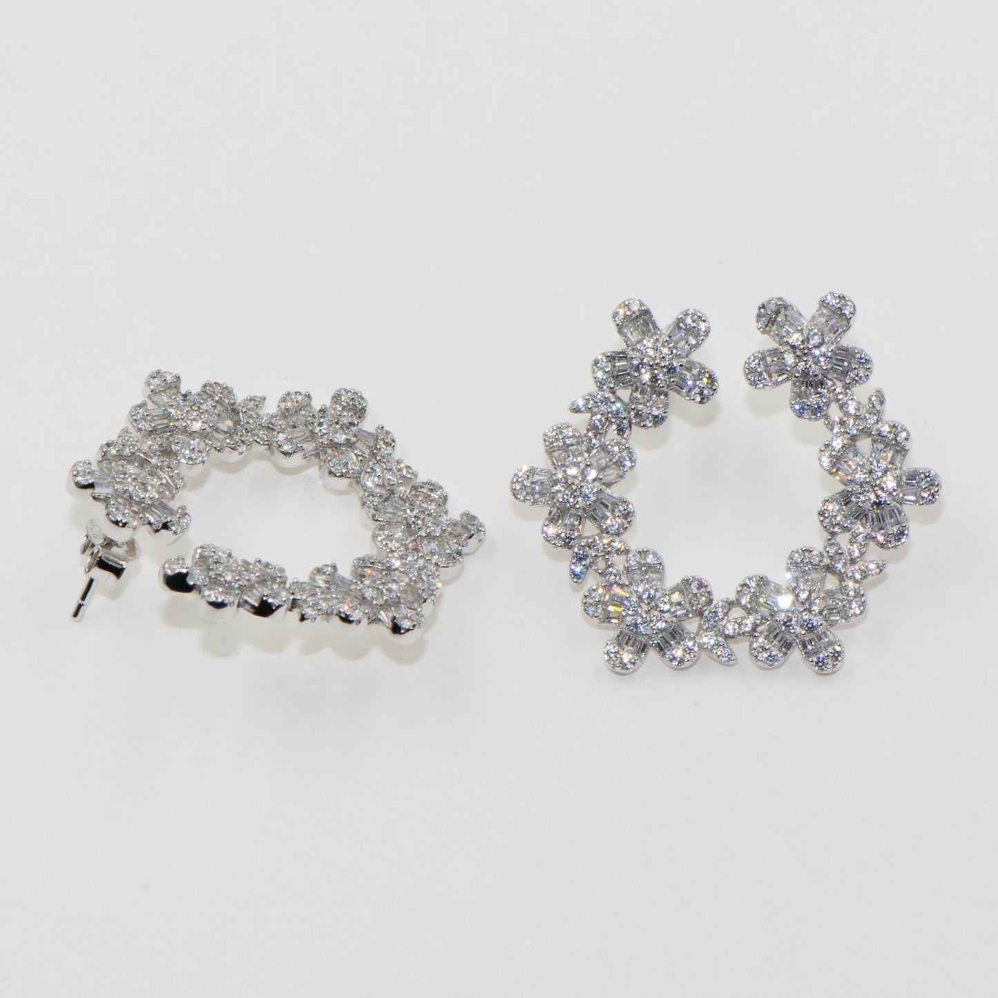 Luxuriöse Damen Ohrringe aus Silber 925 mit glamourösem Blumen Design und eleganten Zirkonia | Everyday Schmuck