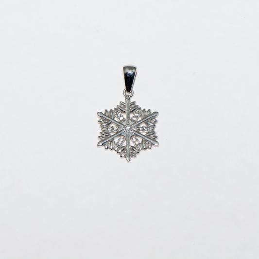 Eleganter Schneeflocke Anhänger aus echtem Silber 925 mit funkelnden weissen Zirkonia und rhodinierter Oberfläche von Everyday Schmuck
