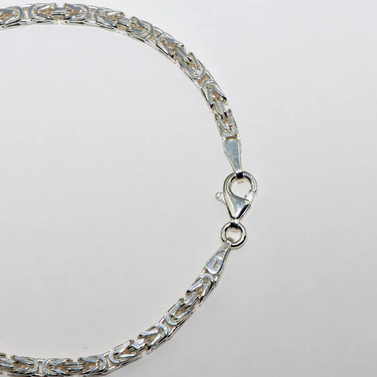 Vervollständigen Sie Ihren Look mit unserem stilvollen Königskette Armband aus echtem 925 Silber CH bei Everyday Schmuck.