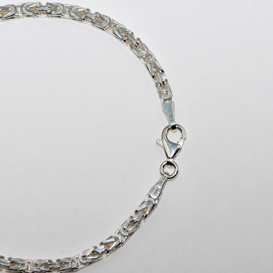 Vervollständigen Sie Ihren Look mit unserem stilvollen Königskette Armband aus echtem 925 Silber CH bei Everyday Schmuck.