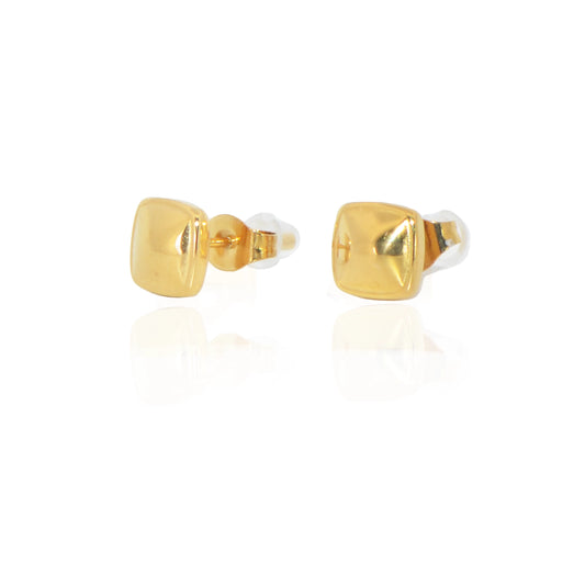 Die wasserfesten Edelstahl Ohrstecker Quadratisch Goldfarben 7 mm von EverydaySchmuck vereinen zeitlose Eleganz mit einem modernen, minimalistischen Design.