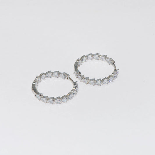 Elegante Damen Creolen aus echtem Silber 925 mit Inside-Out Herz Zirkonia Design und glamourösem Glanz | Everyday Schmuck