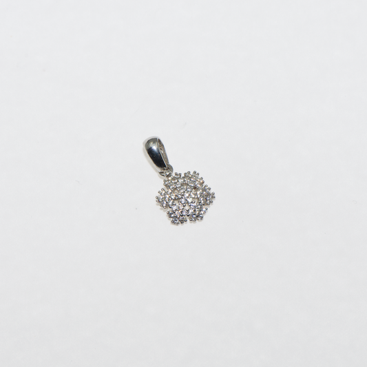 Kleiner Schneeflocken Anhänger aus 925 Silber mit weissen Zirkonia von Everyday Schmuck