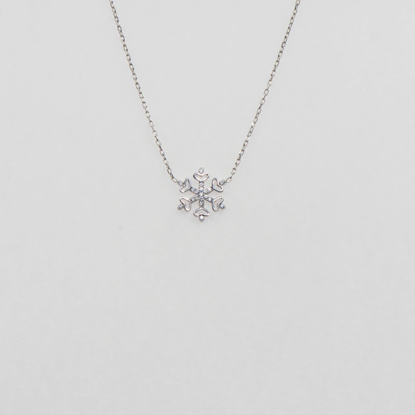 925 Silber Halskette mit Anhänger Motiv Schneeflocke und Herzen mit weissen Zirkonia-Steinen