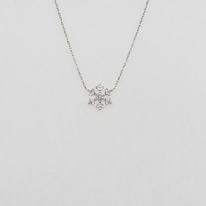 925 Silber Halskette mit Anhänger Motiv Schneeflocke und Herzen mit weissen Zirkonia-Steinen