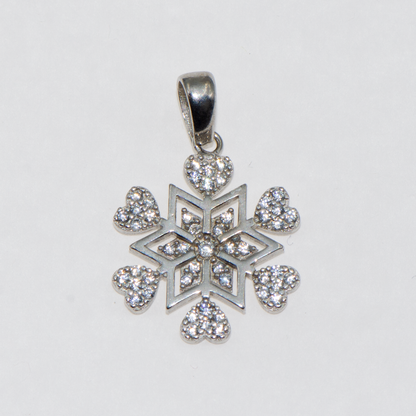 Schneeflocken Anhänger aus Silber 925 mit Herzmotiven und weißen Zirkonia