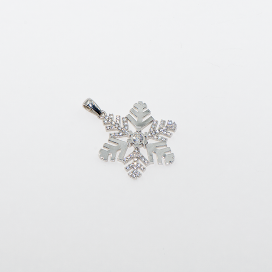 Großer Schneeflocke Anhänger Silber aus Silber 925 mit weissen Zirkonia und Rhodinierung. Moderner Silberschmuck online entdecken bei Everyday Schmuck.