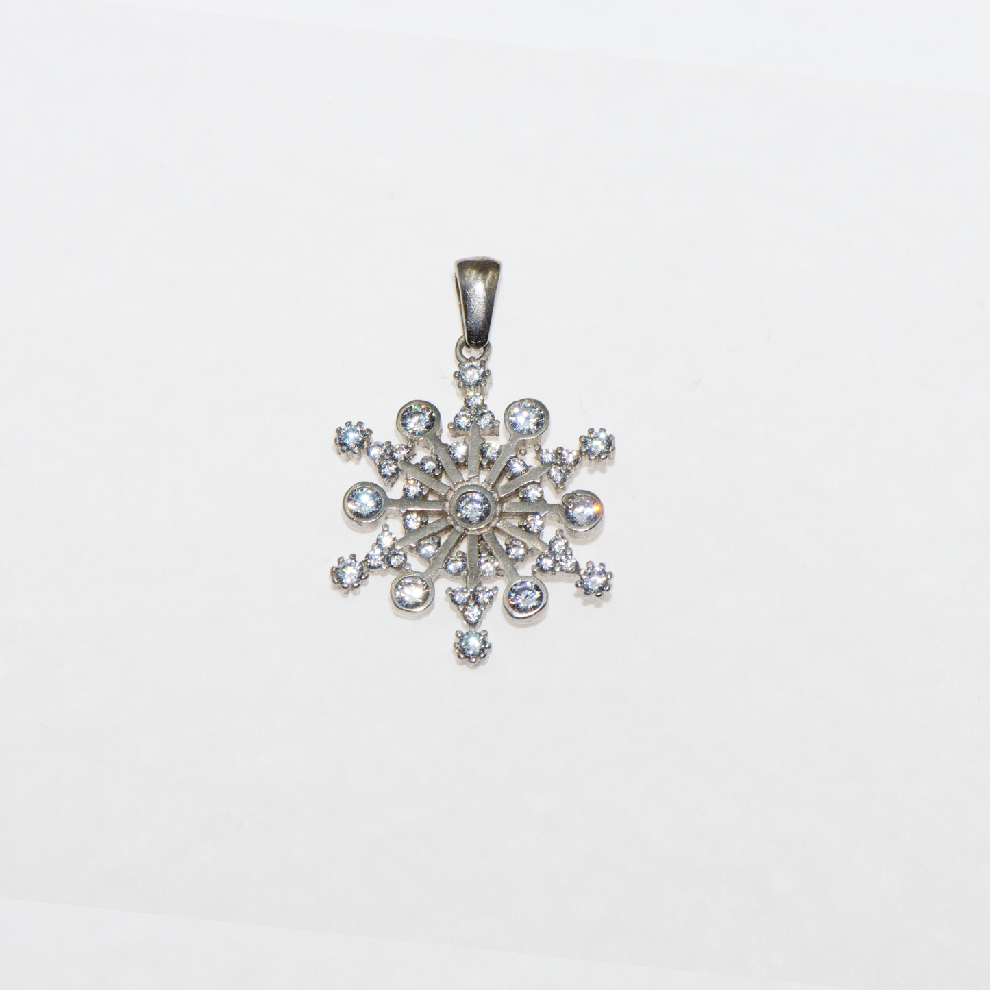 Schneeflocke Anhänger Silber aus 925 Silber mit weissen Zirkonia von Everyday Schmuck