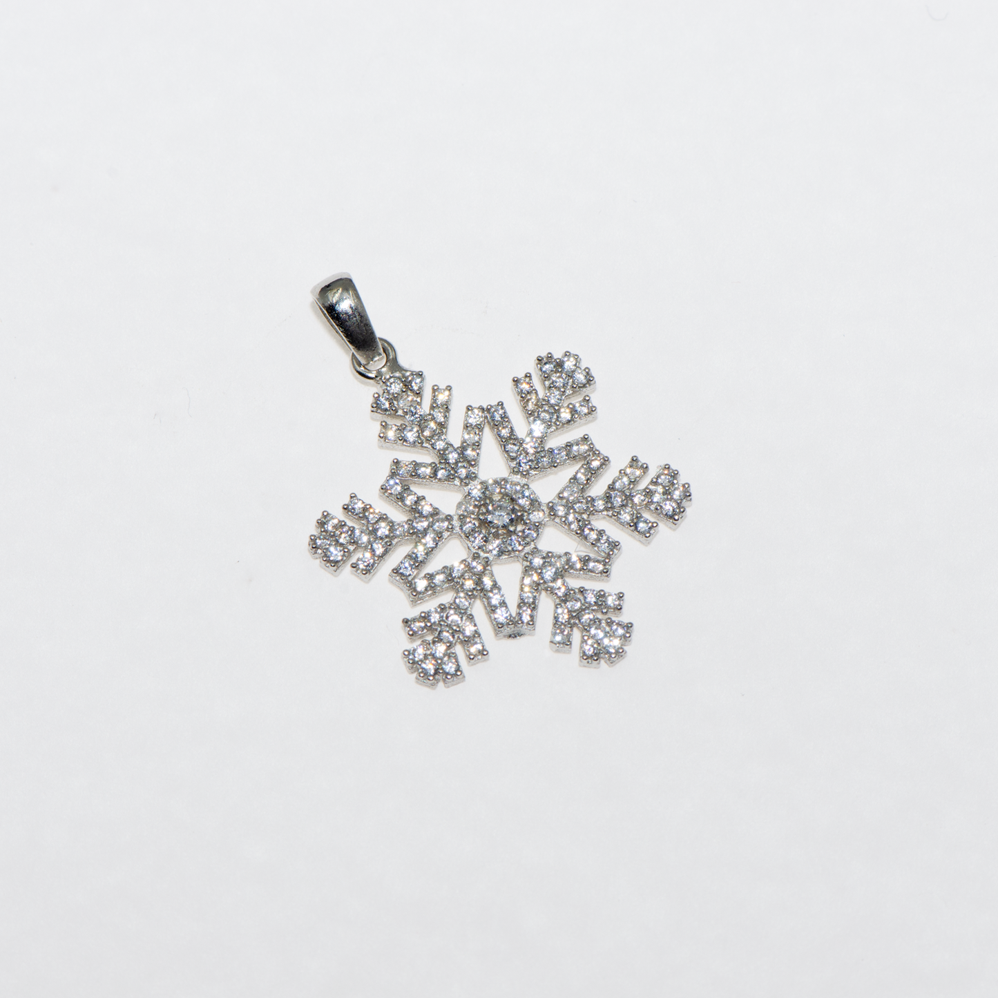 Schneeflöckli Silber Anhänger aus Silber 925 mit weissen Zirkonia und Rhodinierung von Everyday Schmuck