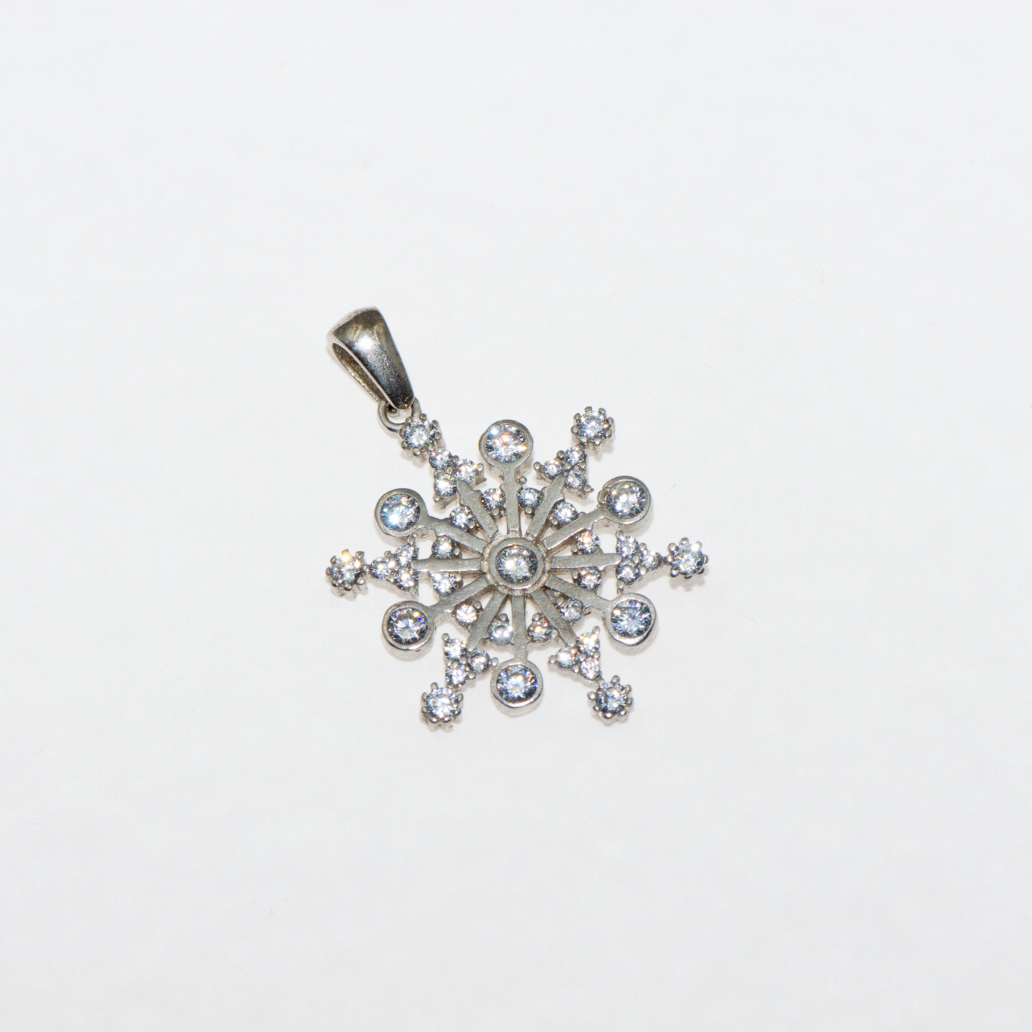 Schneeflocke Anhänger Silber aus 925 Silber mit weissen Zirkonia von Everyday Schmuck
