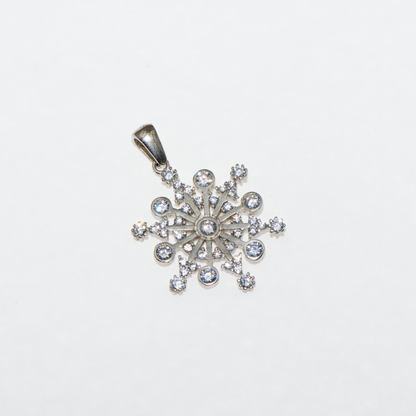 Schneeflocke Anhänger Silber aus 925 Silber mit weissen Zirkonia von Everyday Schmuck