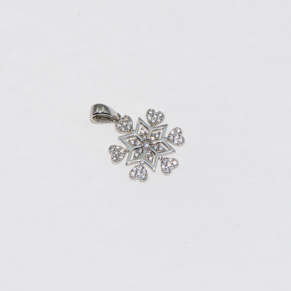 Schneeflocken Anhänger aus Silber 925 mit Herzmotiven und weißen Zirkonia