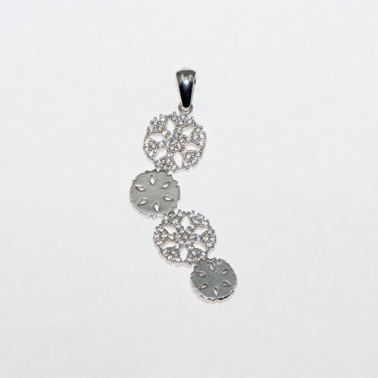 Langer Schneeflocke Anhänger Silber ch aus Silber 925 mit weißen Zirkonia und Rhodinierung. Eleganter Silberschmuck bei Everyday Schmuck.