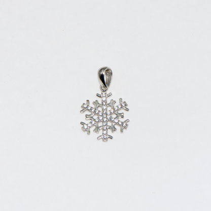 Schneeflocke Anhänger Silber ch aus Silber 925 mit weißen Zirkonia und Rhodinierung. Eleganter Silberschmuck bei Everyday Schmuck.