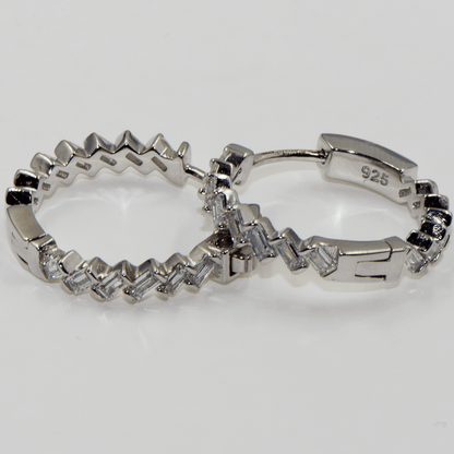 Moderne Damen Creolen aus echtem Silber 925 mit stilvollen geometrischen Baguette Zirkonia | Everyday Schmuck