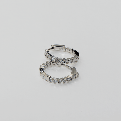 Moderne Damen Creolen aus echtem Silber 925 mit stilvollen geometrischen Baguette Zirkonia | Everyday Schmuck