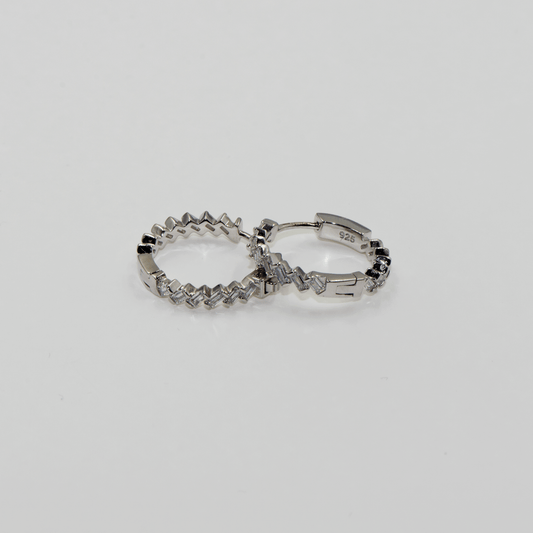 Moderne Damen Creolen aus echtem Silber 925 mit stilvollen geometrischen Baguette Zirkonia | Everyday Schmuck