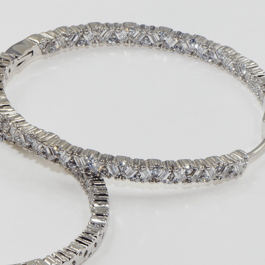 Grosse 925 Silber Creolen mit Inside-Out Zirkonia Besatz – Rhodiniert