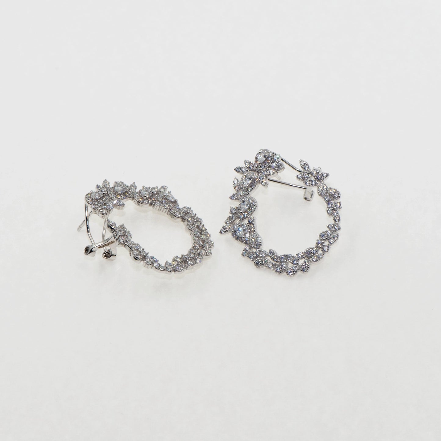Elegante Damen Ohrhänger aus echtem Silber 925 mit luxuriösem Zirkonia Design und modernem Clipverschluss | Everyday Schmuck