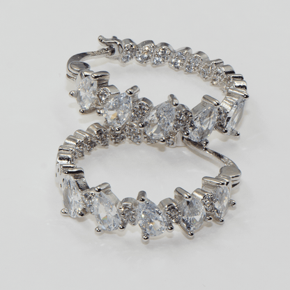 Moderne Damen Creolen aus echtem Silber 925 mit funkelnden Zirkonia-Steinen | Everyday Schmuck
