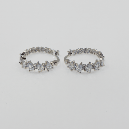 Moderne Damen Creolen aus echtem Silber 925 mit funkelnden Zirkonia-Steinen | Everyday Schmuck