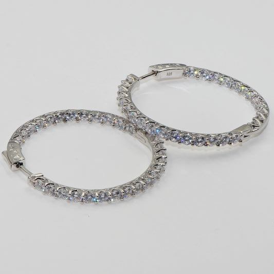 Moderne große Creolen aus Silber 925 mit ovalen Zirkonia und praktischem Klappverschluss. Rhodinierte Damen Ohrringe | Everyday Schmuck