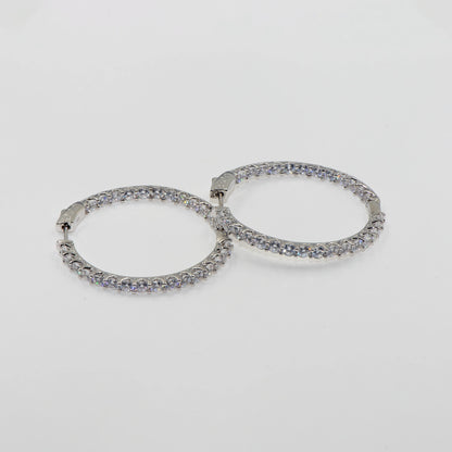Moderne große Creolen aus Silber 925 mit ovalen Zirkonia und praktischem Klappverschluss. Rhodinierte Damen Ohrringe | Everyday Schmuck