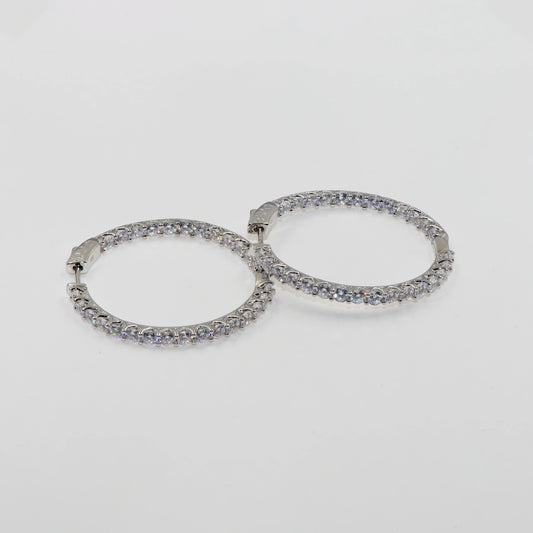 Moderne große Creolen aus Silber 925 mit ovalen Zirkonia und praktischem Klappverschluss. Rhodinierte Damen Ohrringe | Everyday Schmuck