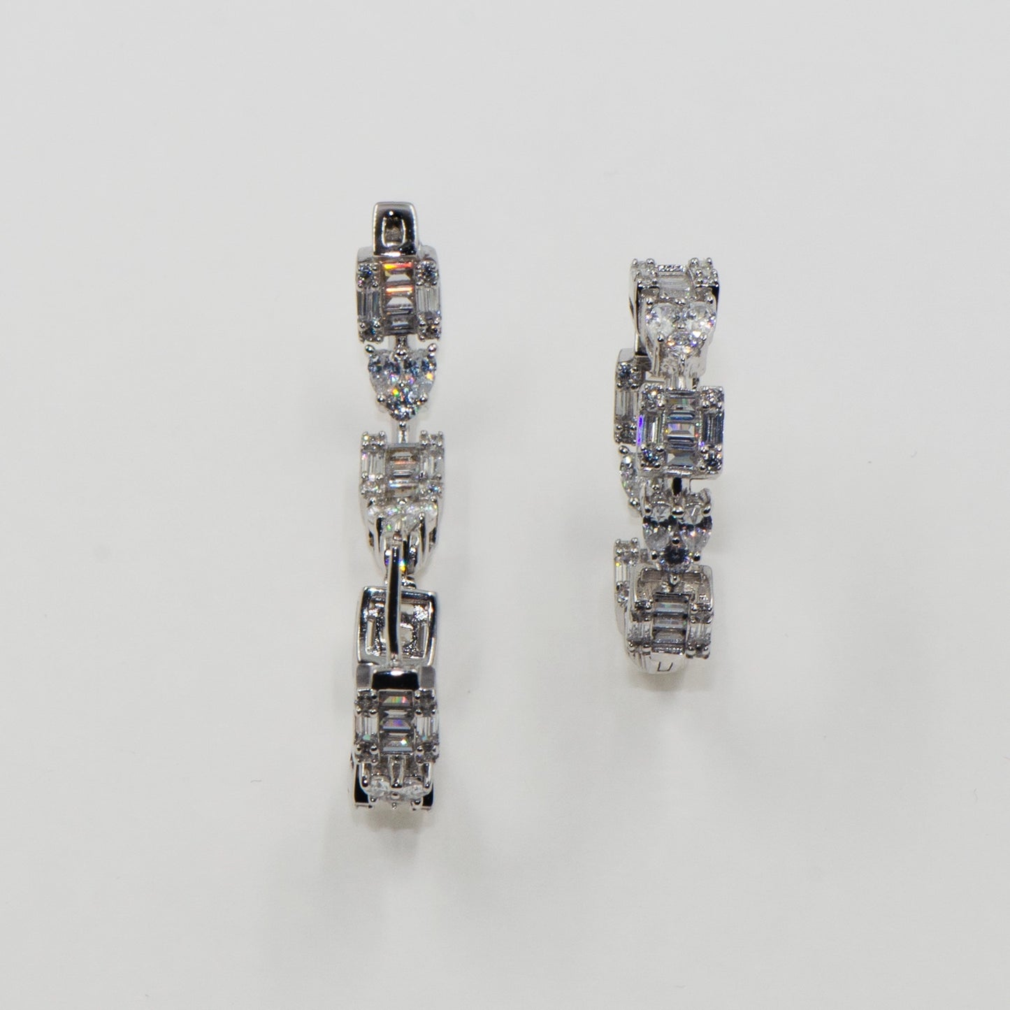 Diese luxuriösen Ohrclips aus echtem Silber 925 verleihen jedem Look eine elegante und glamouröse Ausstrahlung.