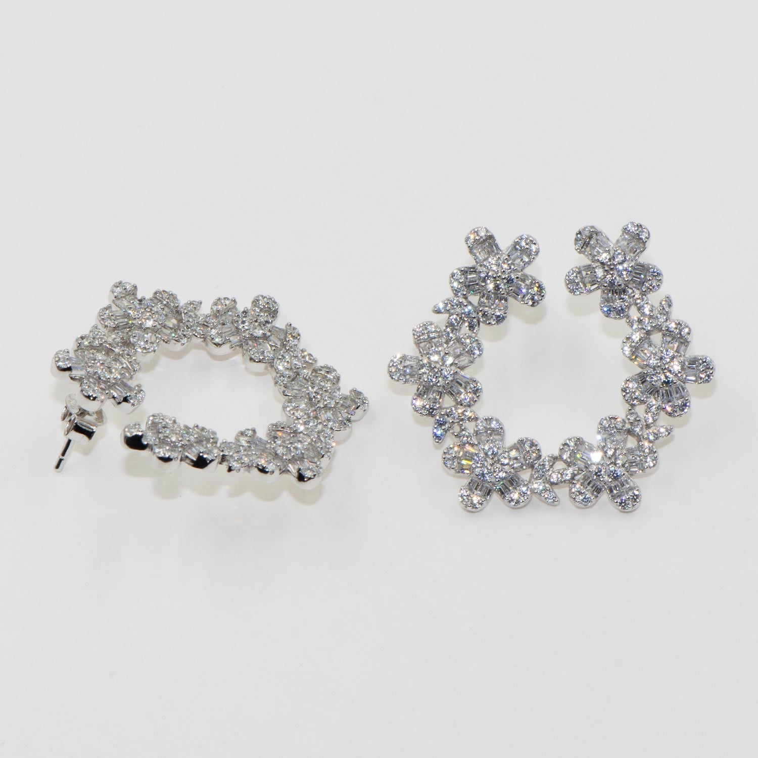 Luxuriöse Damen Ohrringe aus Silber 925 mit glamourösem Blumen Design und eleganten Zirkonia | Everyday Schmuck