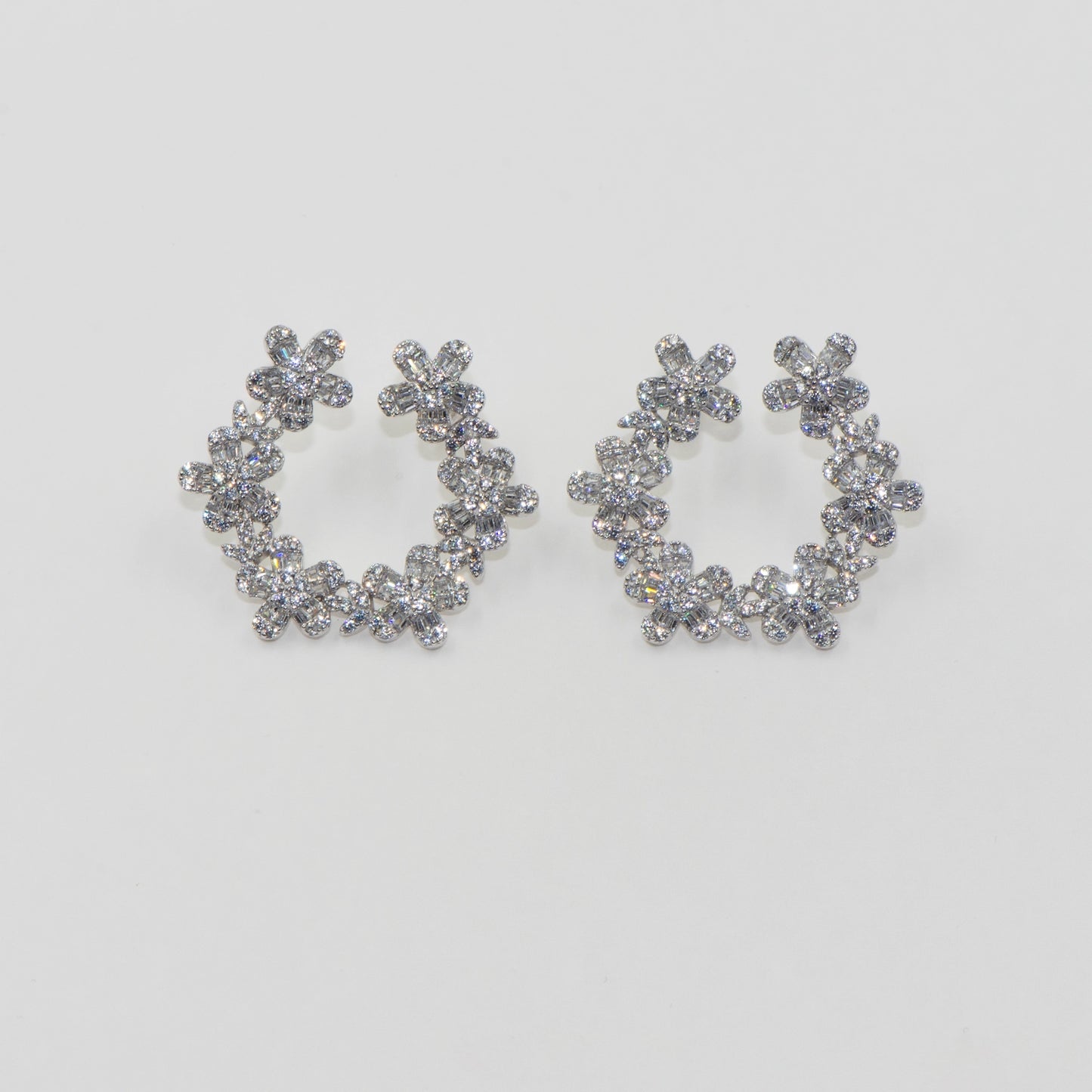 Luxuriöse Damen Ohrringe aus Silber 925 mit glamourösem Blumen Design und eleganten Zirkonia | Everyday Schmuck