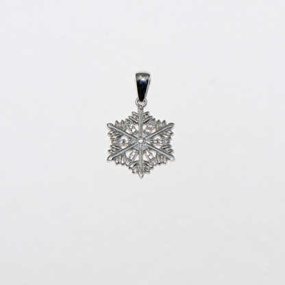 Eleganter Schneeflocke Anhänger aus echtem Silber 925 mit funkelnden weissen Zirkonia und rhodinierter Oberfläche von Everyday Schmuck