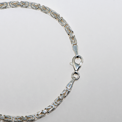 Vervollständigen Sie Ihren Look mit unserem stilvollen Königskette Armband aus echtem 925 Silber CH bei Everyday Schmuck.
