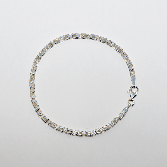 Vervollständigen Sie Ihren Look mit unserem stilvollen Königskette Armband aus echtem 925 Silber CH bei Everyday Schmuck.