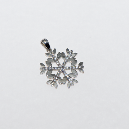 Echte Silber Schneeflocke Anhänger aus 925 Silber mit weissen Zirkonia und Blätter Design
