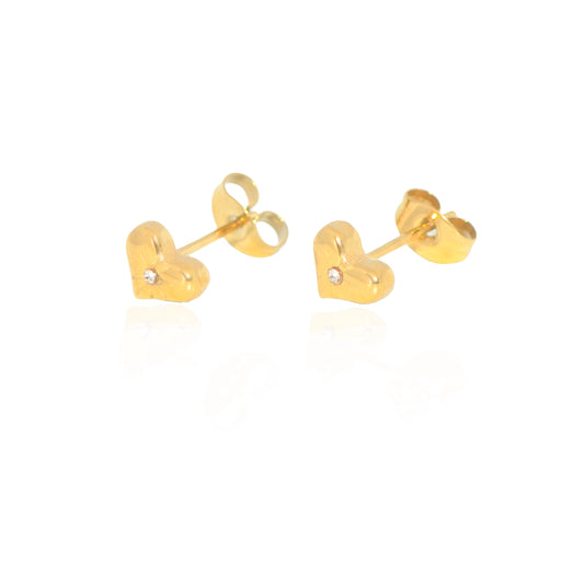 Goldfarbene Herz Ohrstecker aus Edelstahl mit funkelndem Zirkonia. Wasserfest, hautfreundlich und ca. 7 mm groß – ein zeitloses Schmuckstück für jeden Tag.
