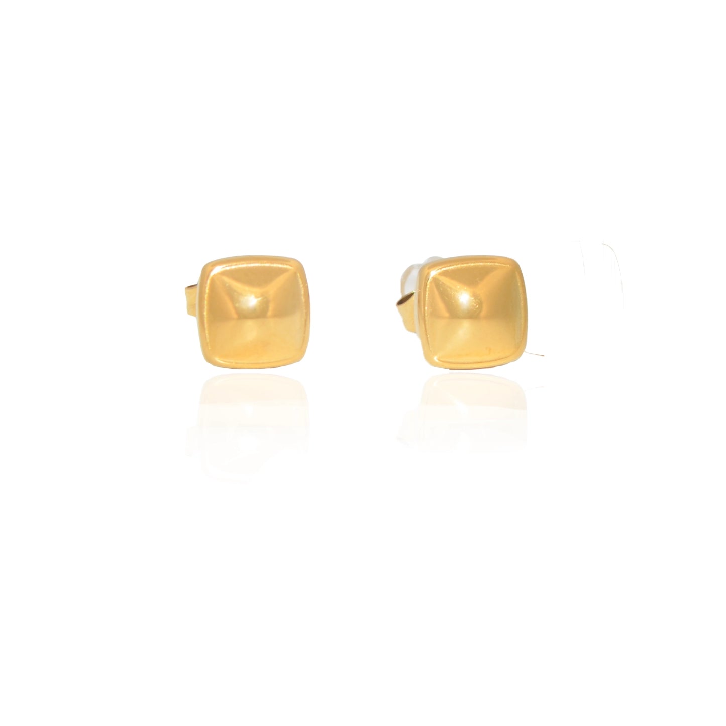 Die wasserfesten Edelstahl Ohrstecker Quadratisch Goldfarben 7 mm von EverydaySchmuck vereinen zeitlose Eleganz mit einem modernen, minimalistischen Design. 