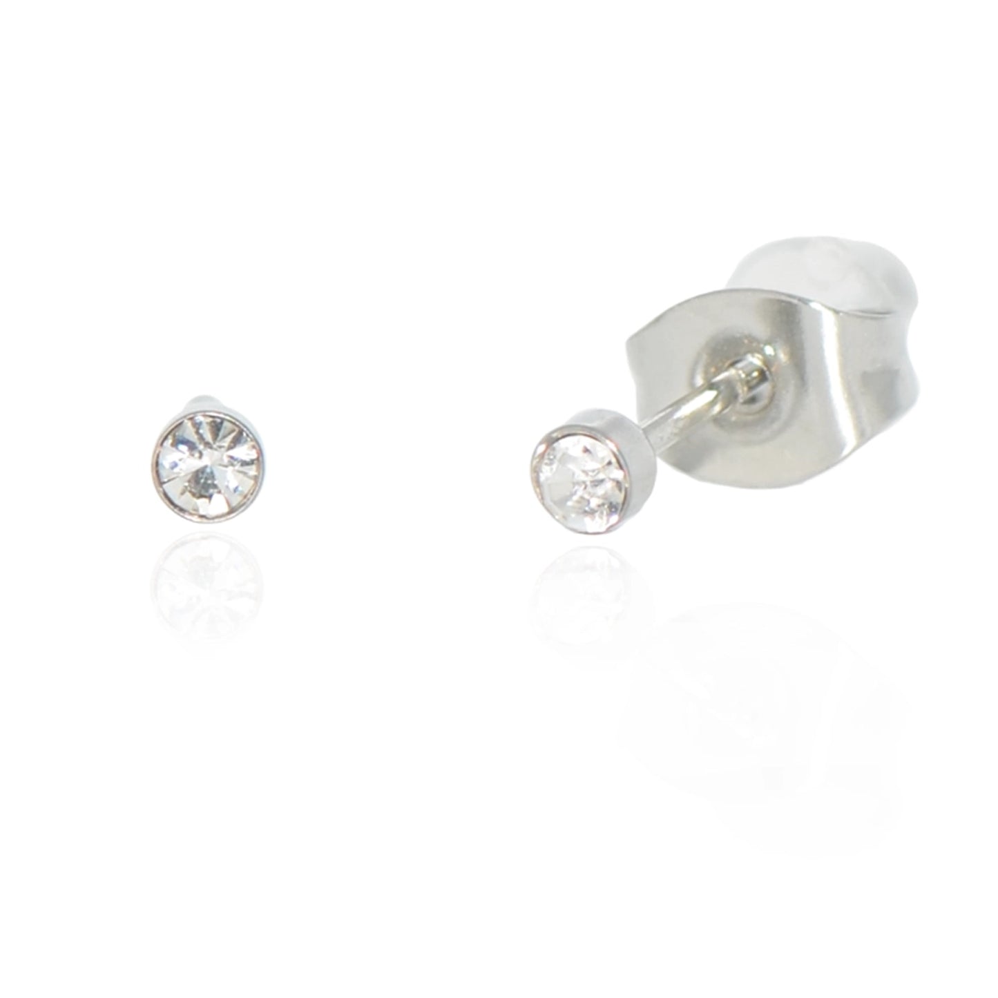 Kleine Edelstahl Ohrstecker Solitär Silberfarben mit weißem Zirkonia 2 mm. Wasserfeste Ohrstecker für das zweite Ohrloch und als Zweitpiercing in der Schweiz