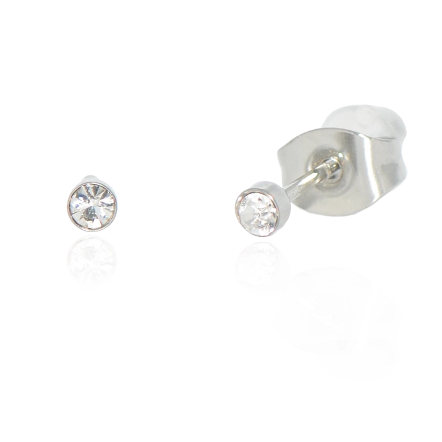 Kleine Edelstahl Ohrstecker Solitär Silberfarben mit weißem Zirkonia 2 mm. Wasserfeste Ohrstecker für das zweite Ohrloch und als Zweitpiercing in der Schweiz