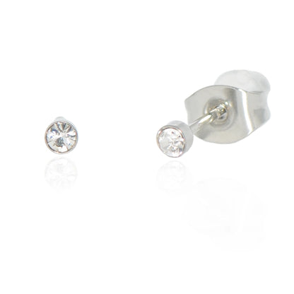 Kleine Edelstahl Ohrstecker Solitär Silberfarben mit weißem Zirkonia 2 mm. Wasserfeste Ohrstecker für das zweite Ohrloch und als Zweitpiercing in der Schweiz