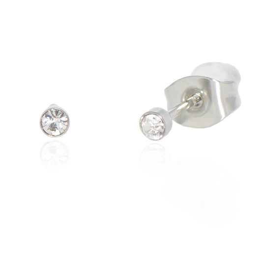 Kleine Edelstahl Ohrstecker Solitär Silberfarben mit weißem Zirkonia 2 mm. Wasserfeste Ohrstecker für das zweite Ohrloch und als Zweitpiercing in der Schweiz
