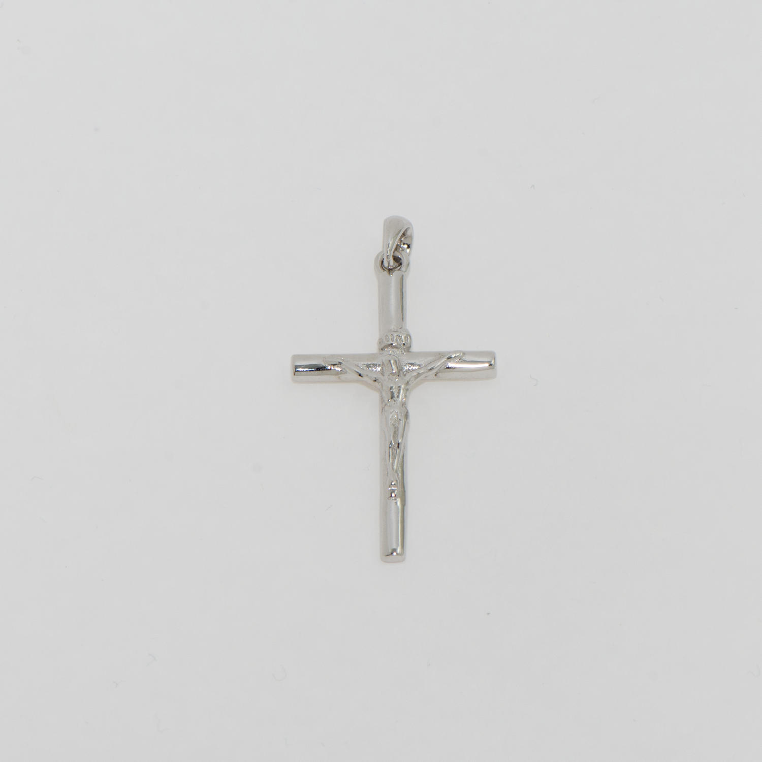 Grosser rhodinierter Kreuz Anhänger aus Silber 925 für Damen und Herren im klassischen und eleganten Design.