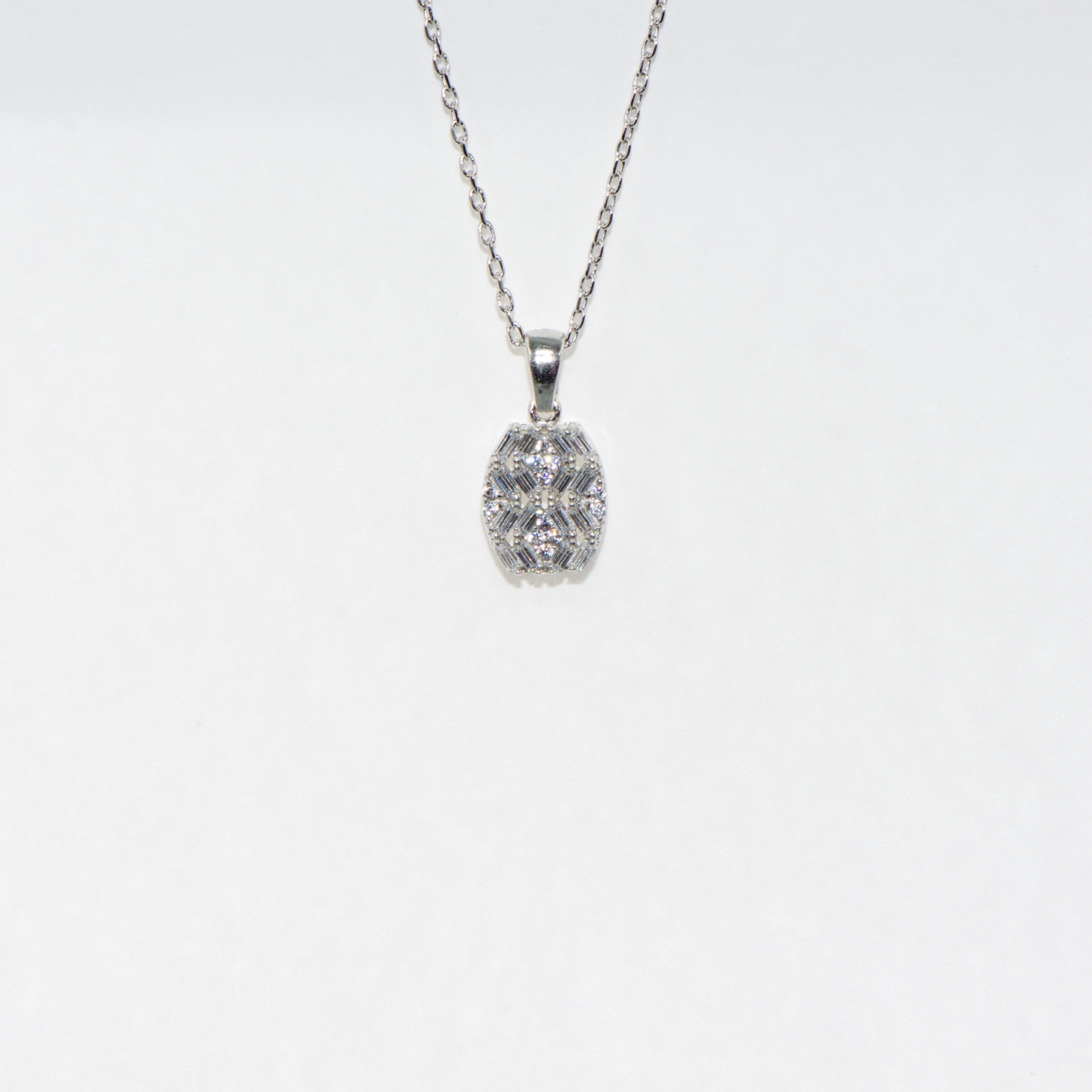 Halskette mit Oval Anhänger und Zirkonia aus 925 Silber