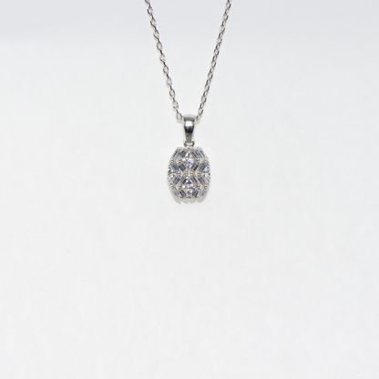 Halskette mit Oval Anhänger und Zirkonia aus 925 Silber