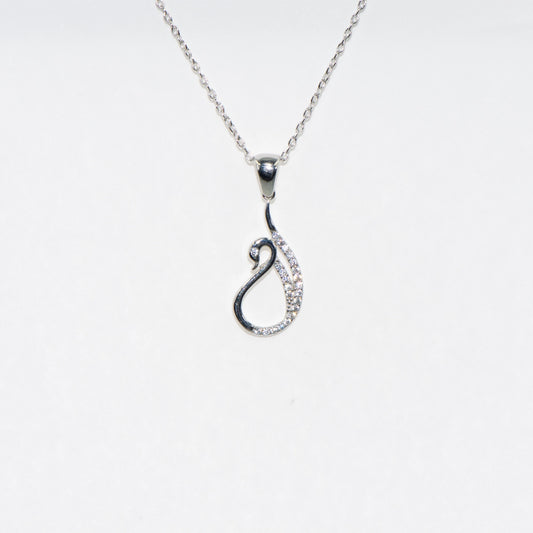 Elegante Halskette mit Schwan Anhänger aus 925 Silber. Rhodiniert und mit funkelnden Zirkonia-Steinen verziert. Zeitloses Schmuckstück mit symbolischer Bedeutung.