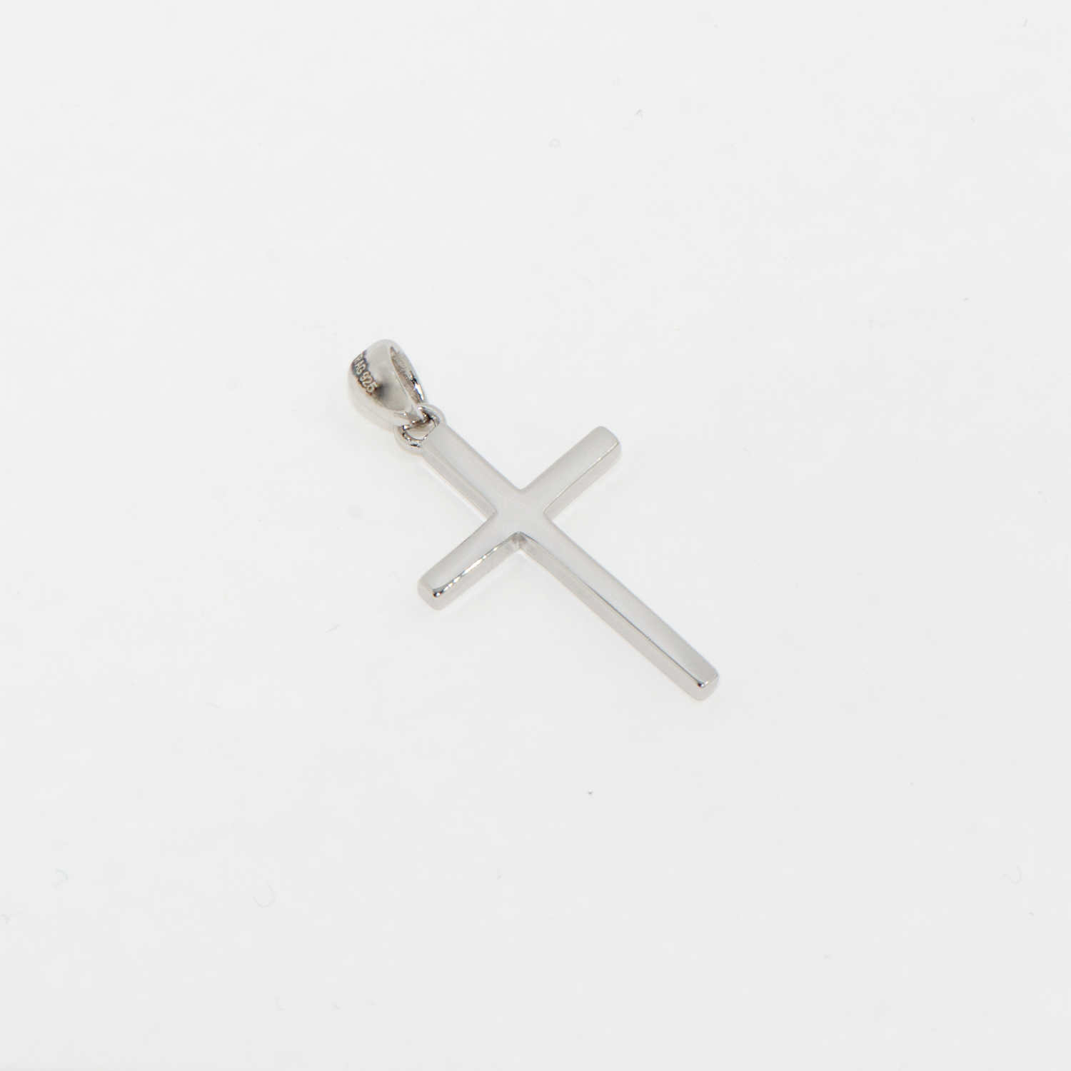 Klassischer rhodinierter Kreuz Anhänger aus Silber 925 für Damen und Herren im eleganten und zeitlosen Design.