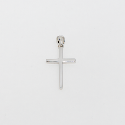 Klassischer rhodinierter Kreuz Anhänger aus Silber 925 für Damen und Herren im eleganten und zeitlosen Design.