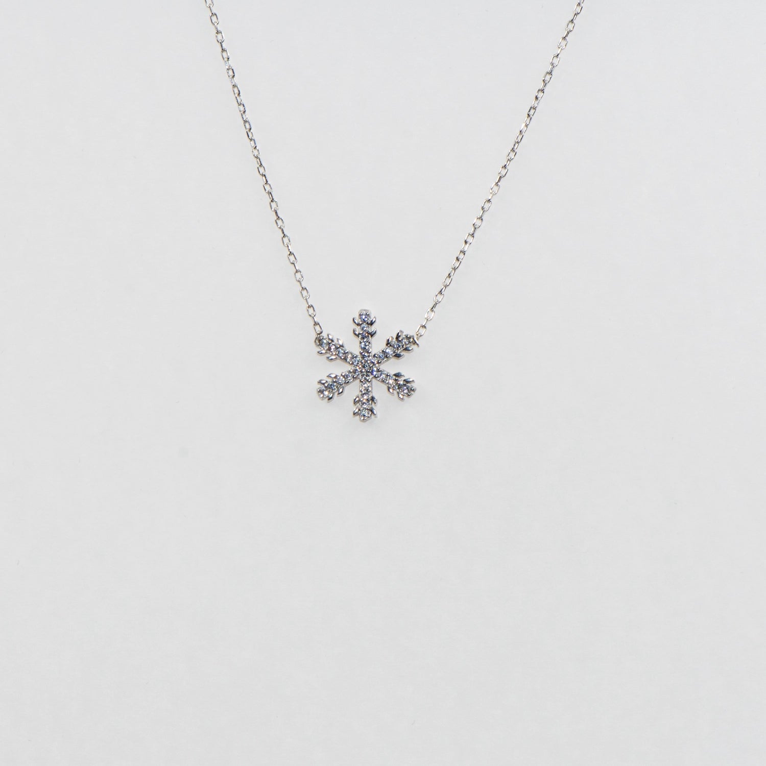 Kleine Schneeflocke Halskette mit Anhänger aus 925 Silber und weissen Zirkonia